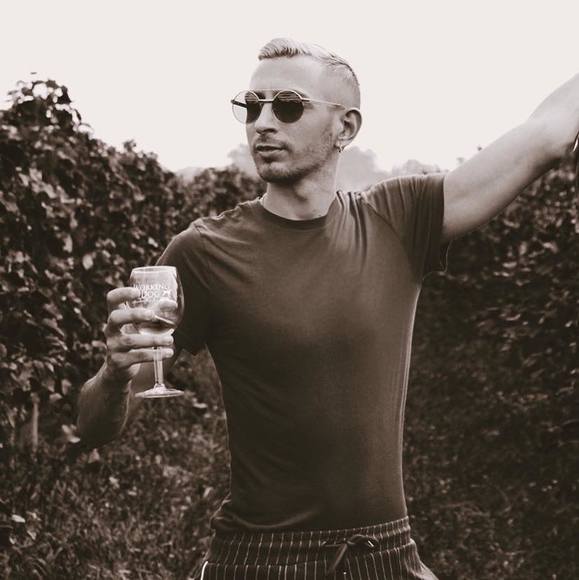 Meet your Posher, Gianluca - Picture 1 of 1